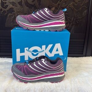Hoka One One Women's Purple and Pink Sneakers